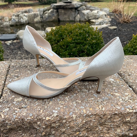 NWOT Nina silver dress shoe with rhinestones - Picture 2 of 5
